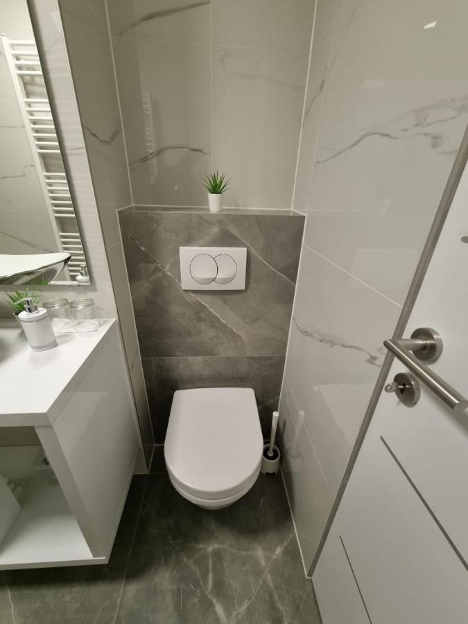 Apartman Simic Apartment Осиек Екстериор снимка