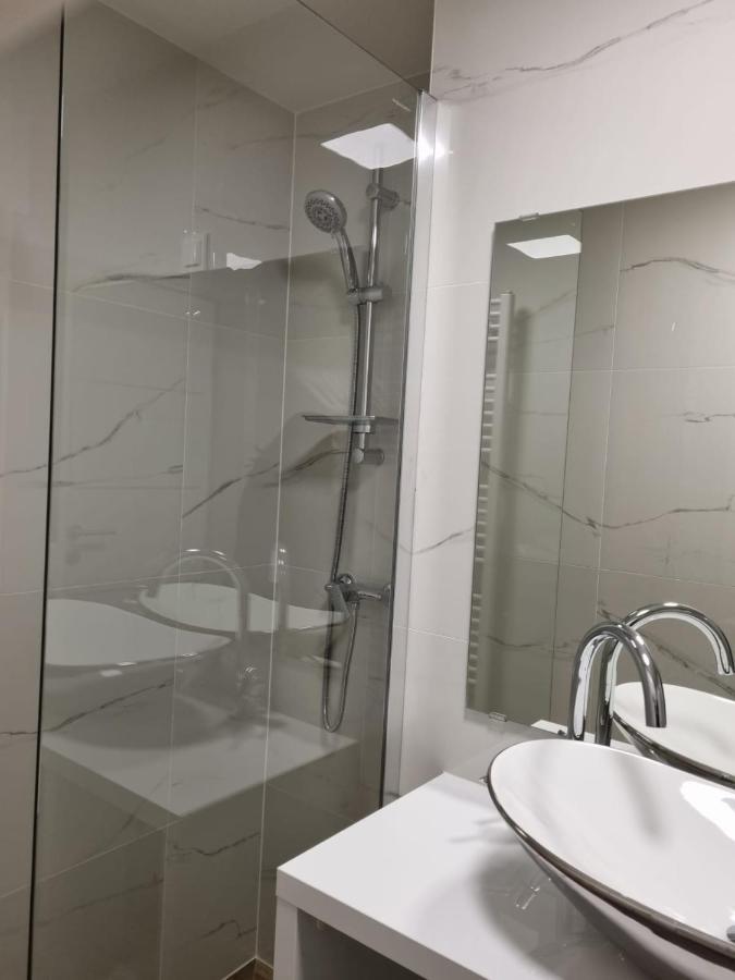 Apartman Simic Apartment Осиек Екстериор снимка